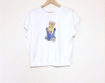 vintage cat t-shirt, graphic print tee. Off-white, soft and comfy cotton top.