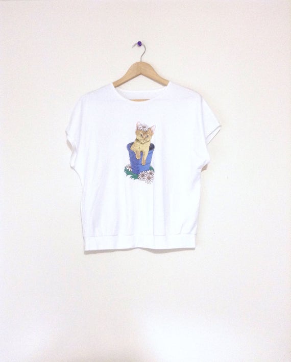 vintage cat t-shirt, graphic print tee. Off-white, soft and comfy cotton top.