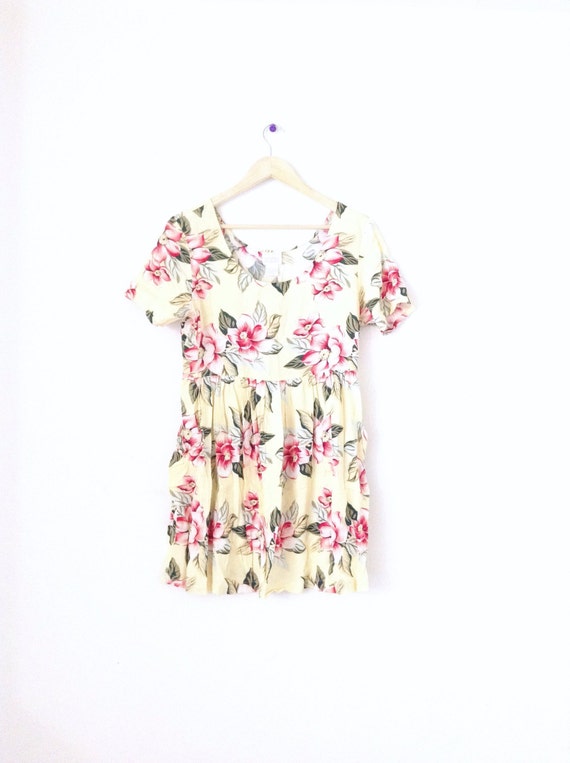 Vintage floral print baby doll dress. 80's floral 