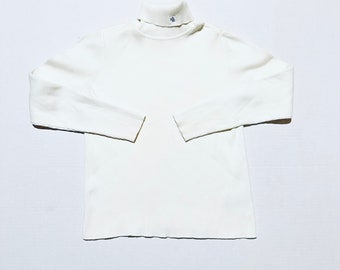 Cream white Ralph Lauren Vintage turtleneck sweater. 100% cotton sweater.