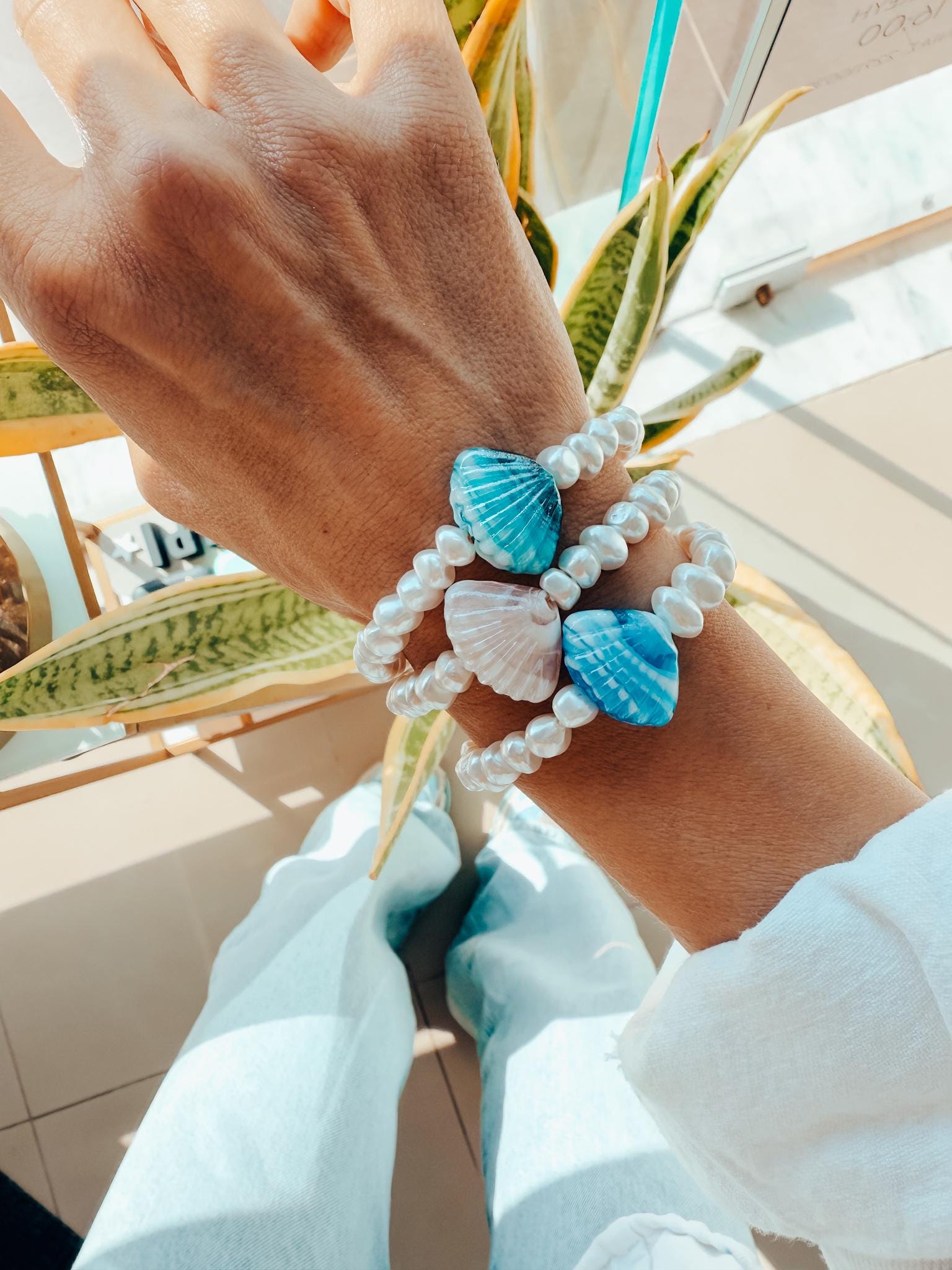 Pearl bracelet with decorative scallop shell ,coastal bohemian jewelry,happy bracelets,elegant summer bracelet,gift for her,birthday gift