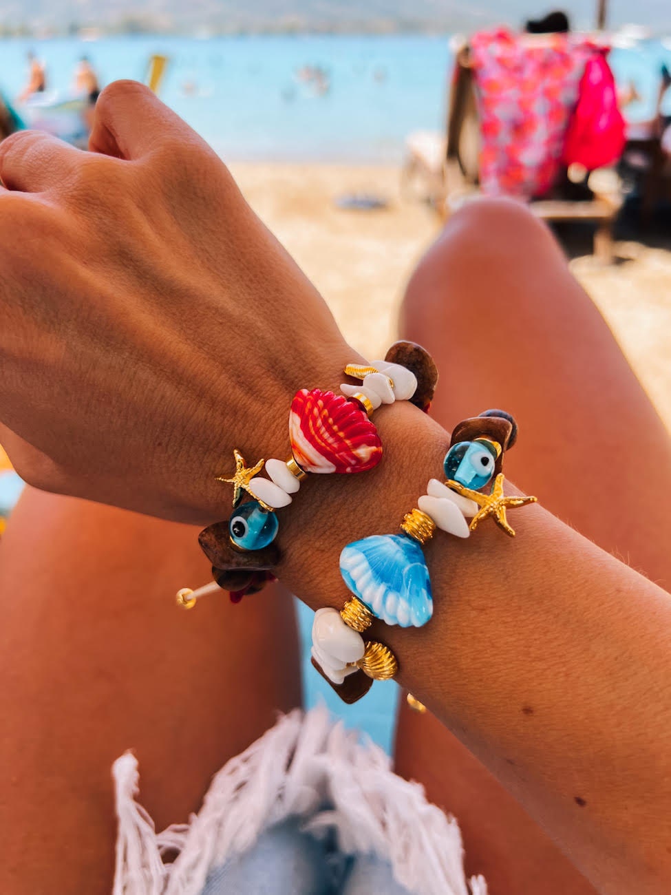 Bracciale Heshi verde acqua, conchiglia Pukka bianca, gioielli da spiaggia boho regolabili - Italia
