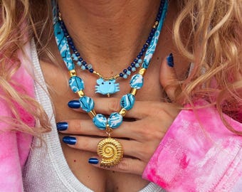 Boho turquoise bandana en blauwe kralenketting met krabbedel, zomerlichtblauwe ketting, strandsieraden, cadeau voor haar, oceaanboho