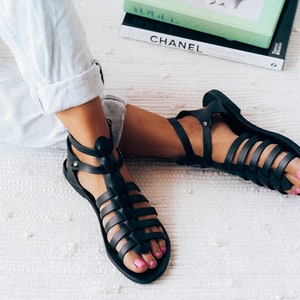 Gladiator Schwarze Sandalen, griechische Sandalen Frauen, Ledersandalen in Schwarz, Sommer Sandalen, Geschenk für Sie