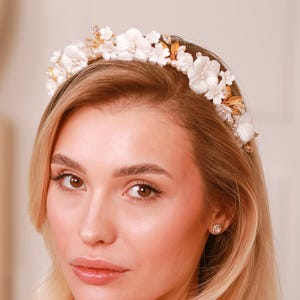 Bridal flower tiara Wedding floral crown Floral bridal headband Bridal headpiece Floral bridal hair accessory