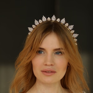 Bridal tiara headpiece Crystal tiara Cubic zirconia tiara Bridal hair accessories Crystal bridal headpiece Wedding crown Crystal headband