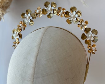 Flower gold tiara Floral headpiece Halo crown Floral bridal crown Floral wedding headpiece Golden floral tiara Gold flower crown