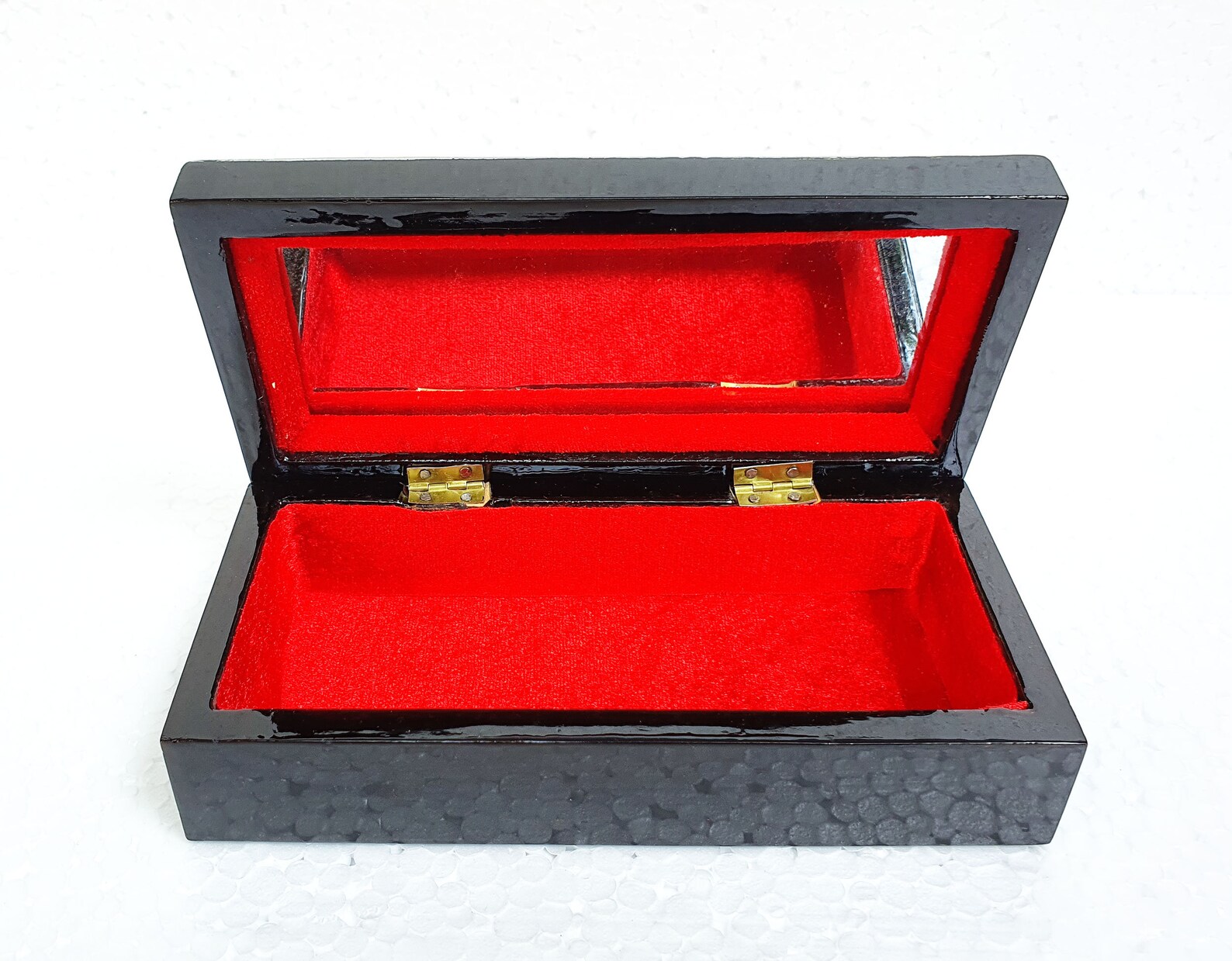 Vietnamese Lacquer Box With Vietnamese Girls Wear Ao Dai Jewelry Box With Eggshell Inlaid