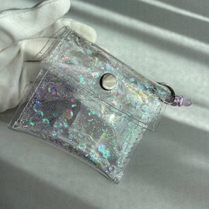 Petit portefeuille élégant en vinyle avec empiècements irisés et breloque en diamant - Parfait pour les festivals et les voyages ! Barbiecore, un cadeau pour ados !