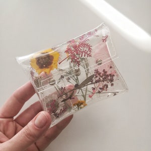 Portacarte floreale, custodia per biglietti da visita, carte di credito, tessere soci e contanti, semplice piccolo regalo vegano, resina da terrario, fiori secchi