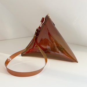 Elegante neceser triangular, marrón y dorado, con cremallera dorada y brillante, organizador de artículos de tocador estable, elegante neceser, bolso de muñeca.
