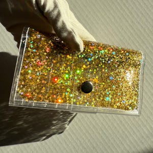 Portafoglio Golden Starburst Galaxy – Pochette da festival in vinile Y2K con effetto olografico / Portafoglio Rave Core metallizzato 16 x 9 cm (6,3 x 3,54 pollici)