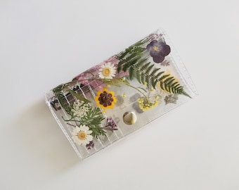Regalo único, billetera para ella, flores para mujer, prado privado, flores secas, diseños florales, regalo de moda lenta, accesorios para dama de plantas
