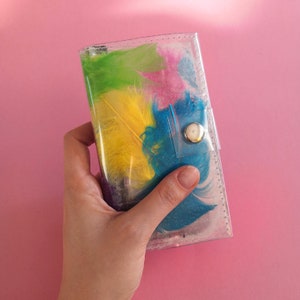 Portefeuille de plumes colorées, plumes scintillantes, cadeau pour artiste, portefeuille en vinyle, petit sac à main, organisateur multicarte, pour femme, porte-cartes