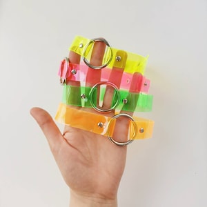 Collare con anello a O UV Neon: collare in vinile Cyber Goth Rave