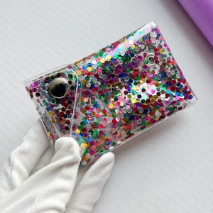 Portafoglio tascabile trasparente Confetti / Portafoglio in vinile trasparente con glitter arcobaleno / Porta carte da viaggio compatto / Portafoglio 90s Kiddo / Rave