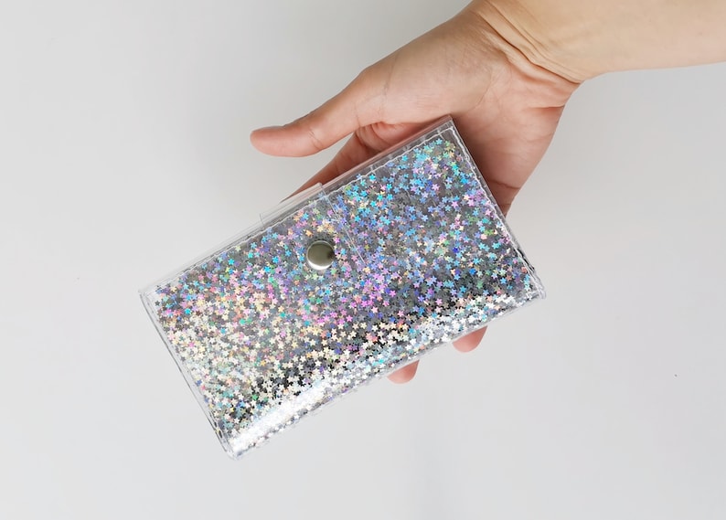 Cartera Holográfica Estrella: Brillo Plateado, ¡Vintage de los 90! 12 Ranuras para Tarjetas, Monedero con Cremallera, Billetero Plegable - Vegana, Hecha a Mano, ¡Detalles Arcoíris! imagen 1