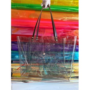 Bolso grande de PVC para compras, bolso estructurado de vinilo gris de edición limitada, bolsa transparente, política de bolsos para estadios y conciertos, estilo urbano moderno alternativo. imagen 1