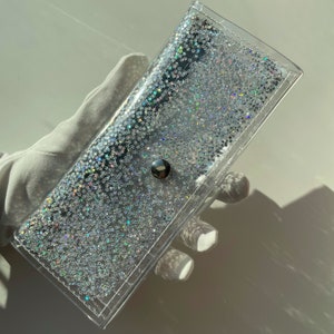 Galactic Starlight Portemonnaie, transparentes Vinyl, 90er Jahre Nostalgie, silberfarbene Konfetti, holografische Sterne, Y2K Vibe, intergalaktische Mode, vegan,