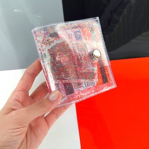 Bonita billetera roja con purpurina, regalo para adolescentes, billetera roja holográfica, billetera de viaje roja, accesorios veganos, moda de festival, billetera de sirena.