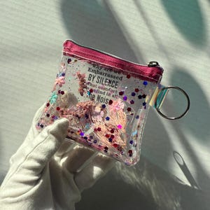 Glitzernder Vinylbeutel Brieftasche Konfetti Getrocknete Blumen Zitat Motivationsgeschenk Abschlussfeier Einzigartiger handgemachter Vegan Pink Blau Lila Regenbogen Reißverschluss