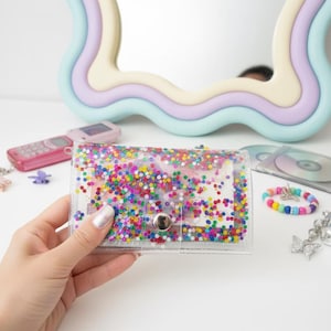 Portfel Glitter Pride Rainbow: ręcznie robiony portfel z winylu na karty i monety