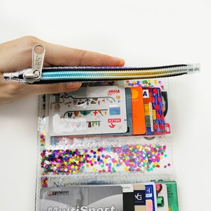 Cartera mediana con purpurina, arcoíris del orgullo, monedero de vinilo, regalo nostálgico, accesorios rave, monedas y tarjetas, cartera rommy, juguetes de los 90, hecha a mano con brillo imagen 4