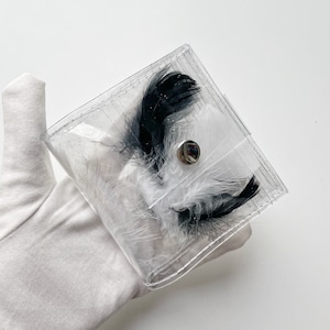 Feder Kassierer Brieftasche Einzigartig Klar Vinyl Schwarz Weiß Holographisch Glitter 6 Kartenfächer Handgemachtes Flüstern der Kontraste Europäische Herstellung