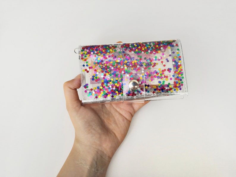 Cartera mediana con purpurina, arcoíris del orgullo, monedero de vinilo, regalo nostálgico, accesorios rave, monedas y tarjetas, cartera rommy, juguetes de los 90, hecha a mano con brillo imagen 5
