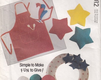 Uncut McCall's 0012 10 Gift Craft Sewing Pattern - Easy Home Decor Sewing Pattern - Easy Uncut Sewing Pattern - Holiday Craft Sewing Pattern