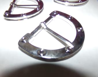 3 Vintage Gürtelschnallen in D-Form aus silberfarbenem Metall