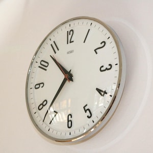 Vintage Clock, White, Metamec ,wall Clock, 1960s, 1970s, Battery