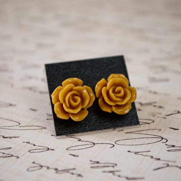 13mm Resin Rose Stud Earrings