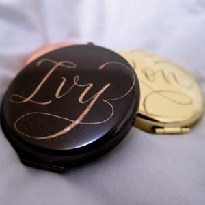 Handgravierter Taschenspiegel