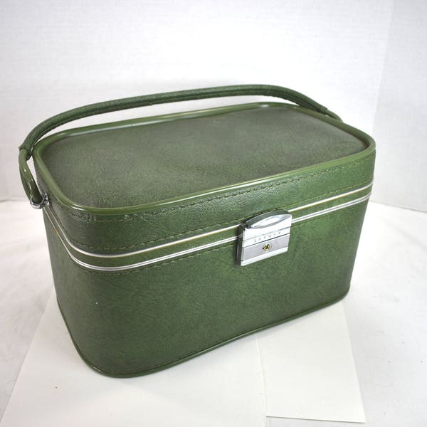 Skyway Luggage Train Case Vintage Cosmetic Case Ivy Green Vinyl with Keys