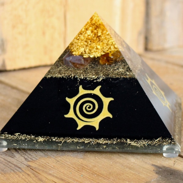 Orgonite® Pyramid Orgone "Power of the Sun" 126,22Hz Tourmaline Herkimer diamonds Pyrite Seymchan Novel Shungite Hematite Tektite 6,3"x6,3"