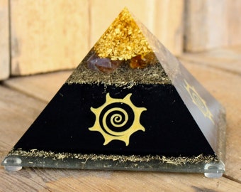 Orgonite® Pyramid Orgone "Power of the Sun" 126,22Hz Tourmaline Herkimer diamonds Pyrite Seymchan Novel Shungite Hematite Tektite 6,3"x6,3"