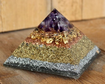 Orgonite® Orgone Cheops Pyramide "The Relaxation Helper" Amethyste Obsidain Rock crystal granulate  5,15"x 5,15"