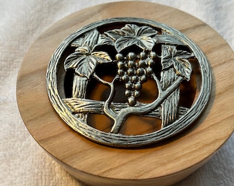 Maple Wood Potpourri Bowl: Antique Pewter Grapevine Lid