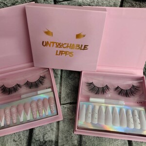 These Are Press On Nails Each Kit Comes With A Pair Of Lashes