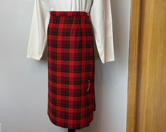 VTG 100% wool Red plaid pencil skirt~ wrap style pleated back ~ timeless classic preppy school girl 1950’s style 1960’s mod 27”w