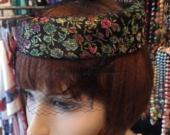 50's 60’s fascinator hat netted veil metallic black floral brocade pinup style true Vintage 1950's