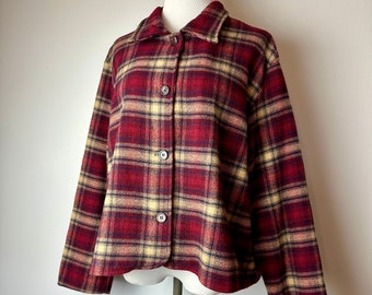 90’s plaid flannel~ Women’s cropped boxy cut red beige warm Grunge shirt / short jacket shacket~ size Large plus size