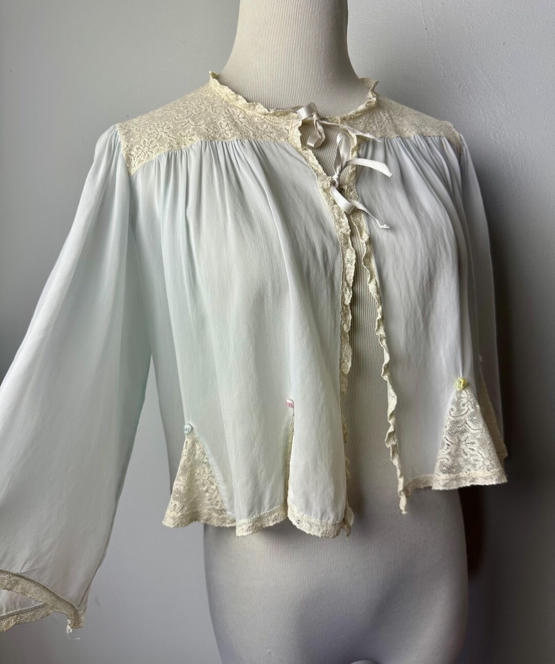 Vintage 50s baby blue bed jacket