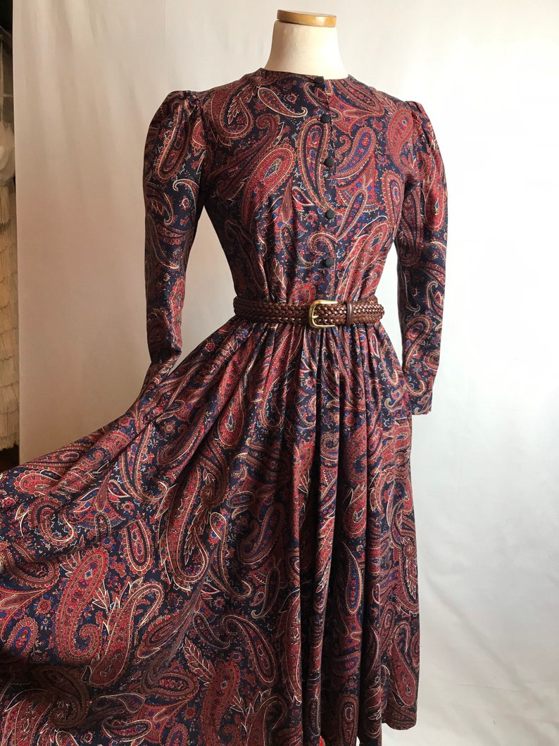 Vintage 80\u2019s autumn paisley print fit /& flare dress~ 1980\u2019s gunnesax style peasant~ puff sleeves~ poetic romantic ~size small