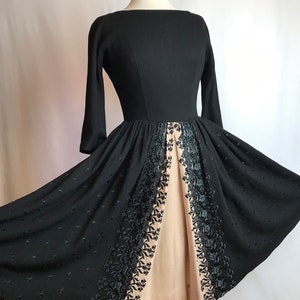 50’s dress~ black & cream knit~ lace fit n flare~ snug bombshell~ sexy sweet~ Audrey Hepburn style~ size 27” waist