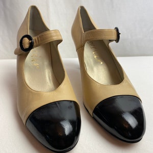 20s 30s style spectator pumps ankle strap buckles2 tone blonde with black patent leather taupe Delman vintage shoes flapper 1920s image 2