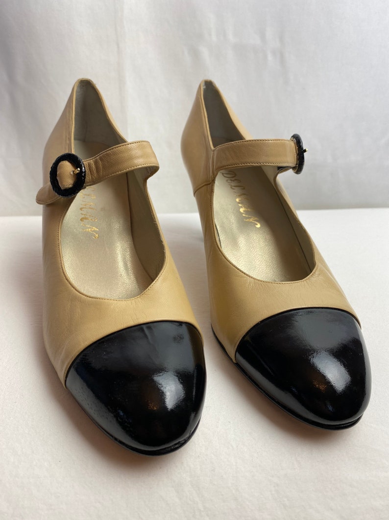 20s 30s style spectator pumps ankle strap buckles2 tone blonde with black patent leather taupe Delman vintage shoes flapper 1920s image 2