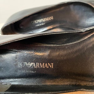 Tacones Armani Vtg Y2K zapatos de moda de charol negro con tacones gruesos de plástico blanco lechoso de 2 tonos anchos / talla 9 imagen 5