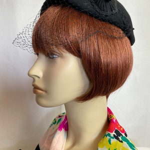 50s 60s black netted hat Veiled netting felt wool dressy mini hats fascinator MCM mod pinup vintage fashions size 22 image 4